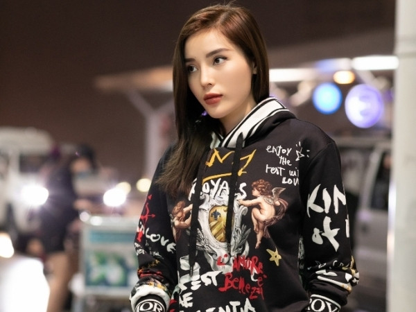 Kỳ Duyên diện nguyên set đồ hiệu ra sân bay, chuẩn bị sang Pháp tham dự Paris Fashion Week