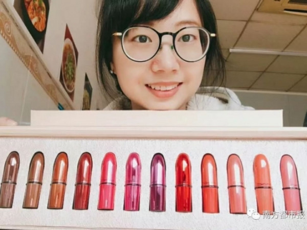 Ganh tỵ không hết với cô gái được tặng nguyên bộ son xịn bởi tất cả các nam sinh trong lớp