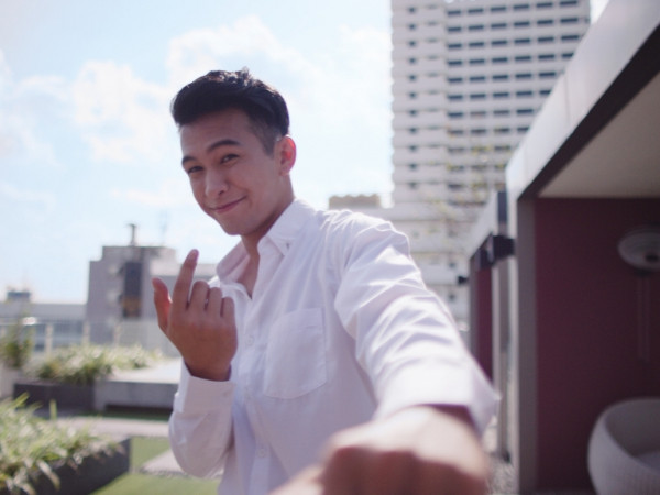 Mỹ nam Thái Lan Phillip Thinroj xuất hiện với hình ảnh mới, fan Hương Giang đồn đoán về MV#ADODDA phần 3