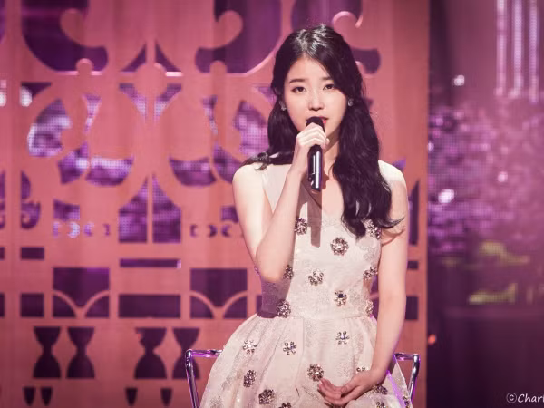 Idol K-Pop “chữa cháy” ra sao khi lỡ quên lời bài hát khi đang biểu diễn?