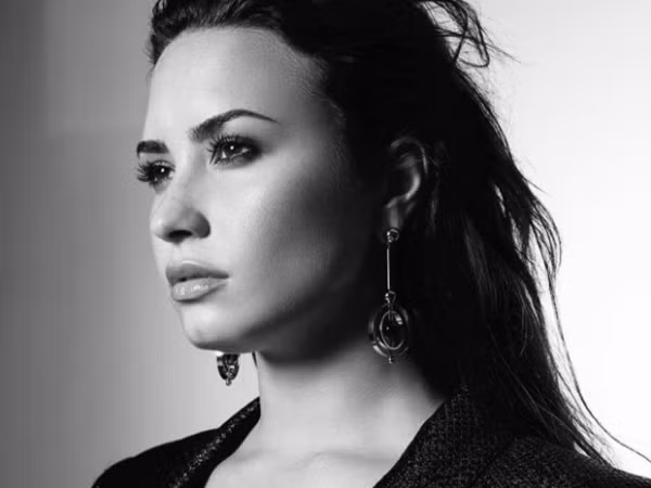 Mải nói về Taylor Swift, có ai biết rằng Demi Lovato cũng ra mắt single mới rồi không?