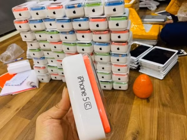iPhone 5C bất ngờ gây sốt trở lại tại Việt Nam với giá khoảng 700.000 đồng