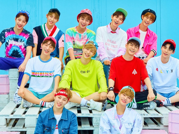 Chuyện giờ mới kể, bí mật nào giúp nam idol K-Pop có đôi chân mịn màng như con gái?