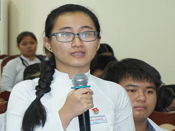 Cô giáo “không nói trên lớp 1 học kỳ”: Lãnh đạo nhà trường cũng có lỗi?
