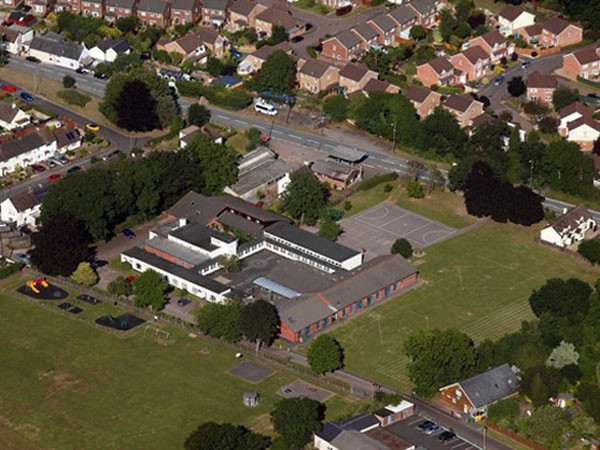 Anh: Ngôi làng nhỏ mỗi năm... cao thêm 2cm