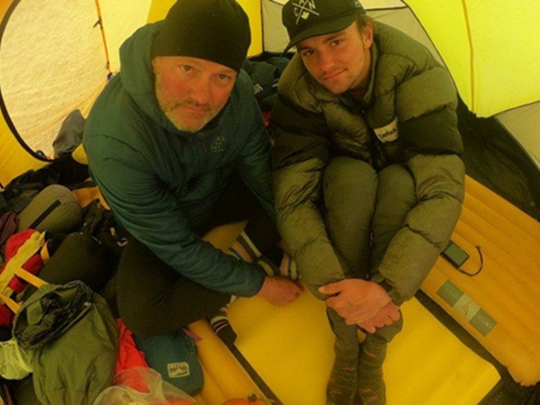 Ông bố Mỹ đưa con đi phượt khắp thảo nguyên Mông Cổ để cai điện thoại