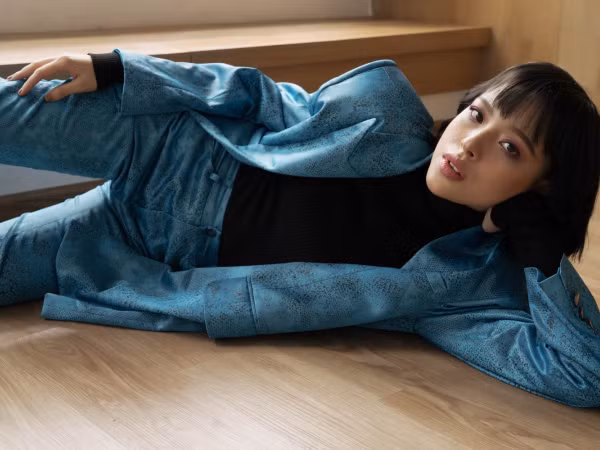 Tú Hảo trở lại với thần thái sắc lạnh mê hồn, "mách nước" mặc đẹp cho các nàng