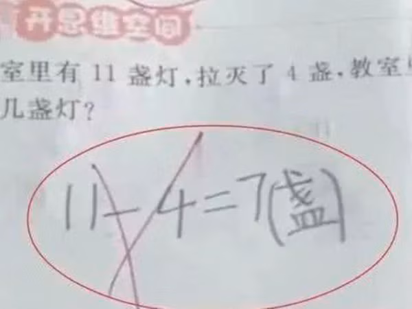Học sinh giải đố (11-4=7) bị thầy phán sai, nghe giải đáp của thầy thì phụ huynh mới nguôi giận