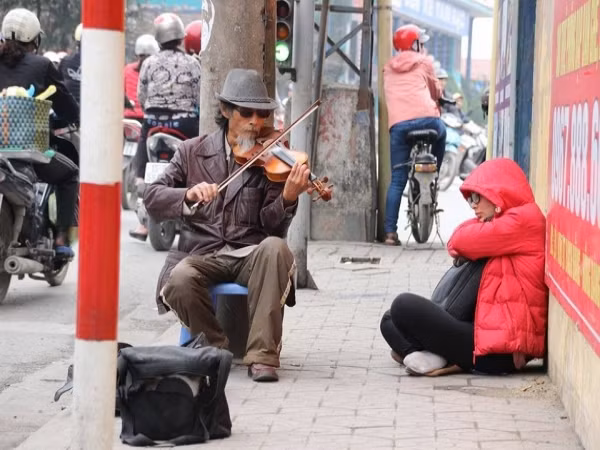 Hải Phòng: Người dân thương tiếc trước sự ra đi đột ngột của nghệ sĩ violin đường phố