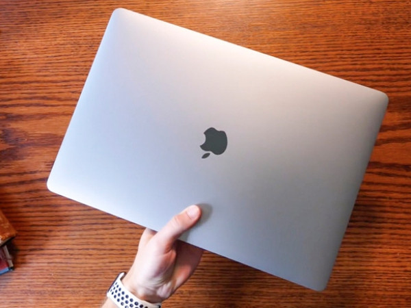 Từ 15/11, hành khách sẽ được phép mang MacBook Pro 15 inch lên máy bay nếu tắt nguồn