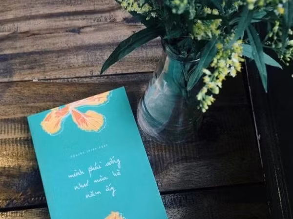 Tạm biệt mùa Hè, nhất định phải đọc tập thơ “Mình phải sống như mùa Hè năm ấy”