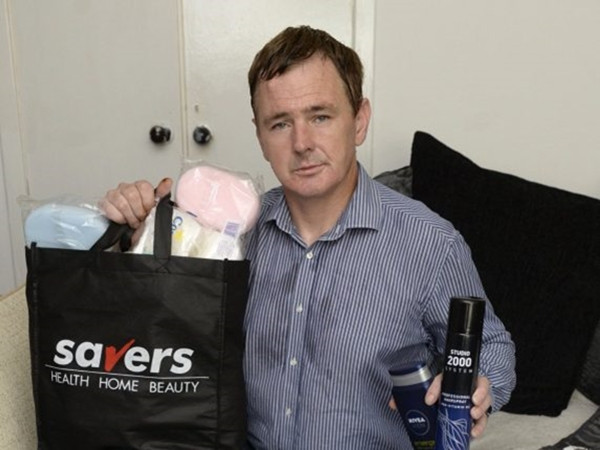 Chứng bệnh quá kỳ lạ: Vừa ngủ vừa… tiêu hàng đống tiền để shopping!