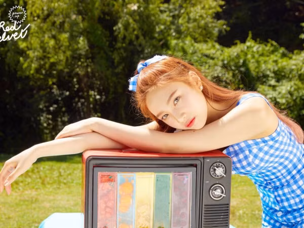 "Cuồng" Seolhyun (AOA) thế này, Joy (Red Velvet) đích thị là fangirl số 1 rồi!