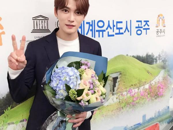 Jaejoong (JYJ) ngượng ngùng khi các học sinh tiểu học không biết mình là ai