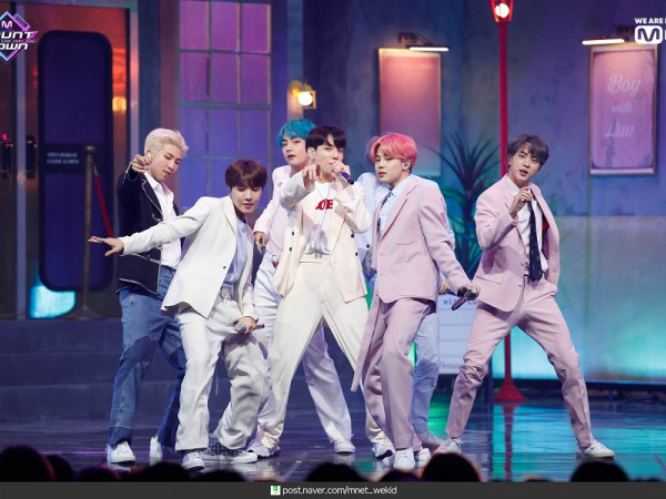 Không nghi ngờ gì nữa, BTS đúng là nhóm nhạc “danh vọng càng cao, khiêm tốn càng nhiều”