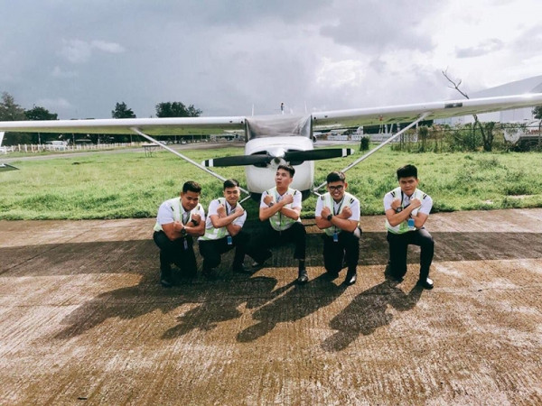 Nếu muốn tham gia “phi đội bay”, hãy zoom vào quá trình học và làm việc của một phi công!