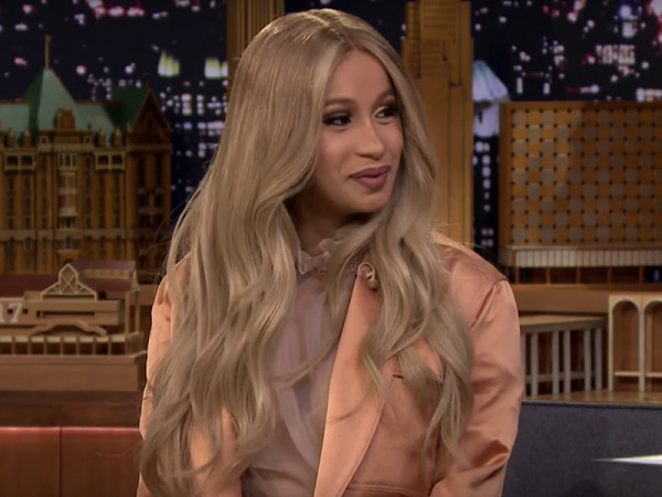 Đâu cần đến trận “cung đấu” với Nicki Minaj, Cardi B cũng đã "nổi tiếng" với tuyển tập “meme” rồi