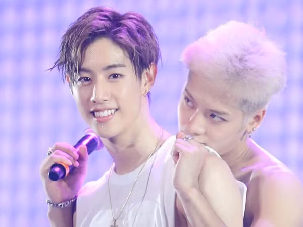 Jackson (GOT7) bỏ hơn 360 triệu đồng để mua vòng tay tình bạn tặng Mark