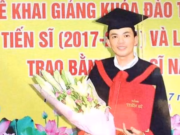Một giảng viên đại học lừa tình hàng loạt phụ nữ, có nhiều con rơi