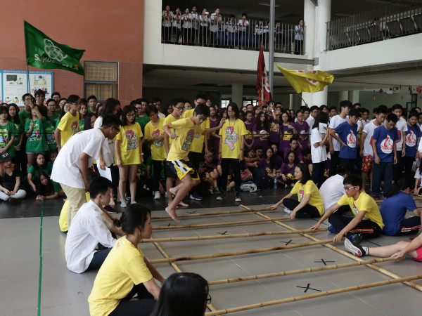 Hà Nội: Các bạn học sinh trường Ams mang trò chơi ảo ra thế giới thực