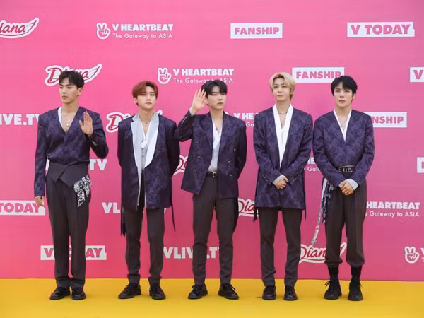 VHBYEP 2019: Thảm đỏ rực lửa với sự đổ bộ của dàn nghệ sĩ K-Pop, Vpop