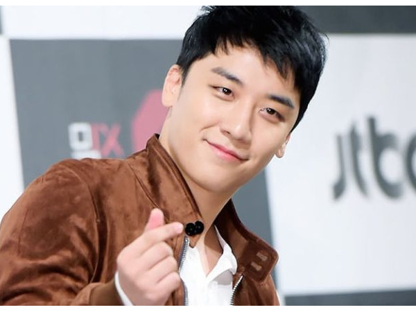 Seungri (BIG BANG) khen ngợi U23 Việt Nam, Văn Toàn "sướng rơn" vì được thần tượng "thả thính"