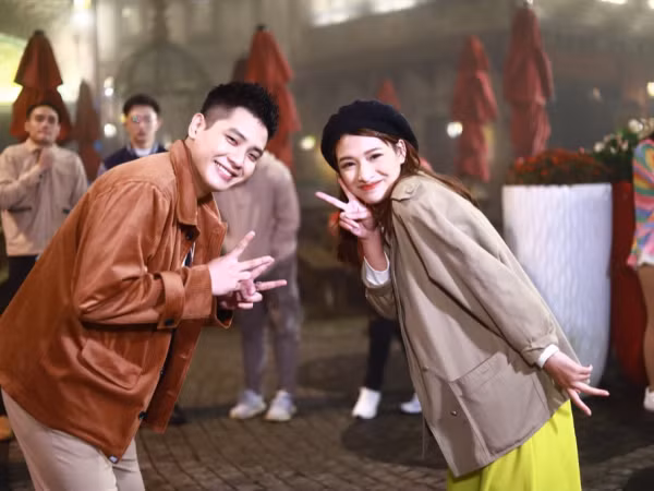 Quân A.P bày cách "thoát ế" mùa Noel, nhảy flashmob để cưa đổ "crush"