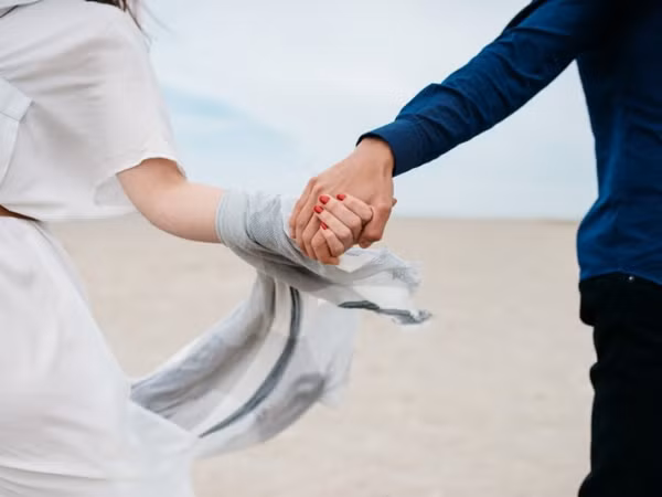 “Chuyện tình gà bông” giữa #team_hướng_nội và #team_hướng_ngoại