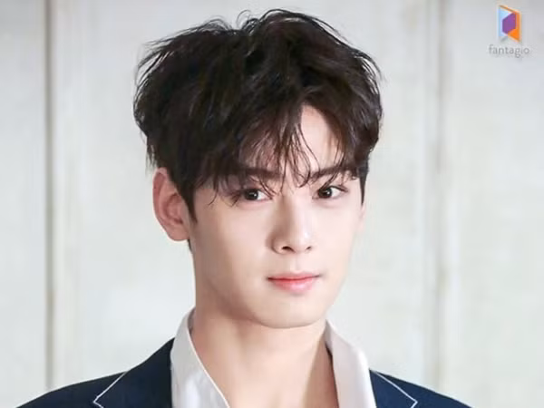 Sau "nước xả vải Jungkook", đến lượt "móc treo áo Cha Eun Woo" khiến xứ Hàn phát cuồng