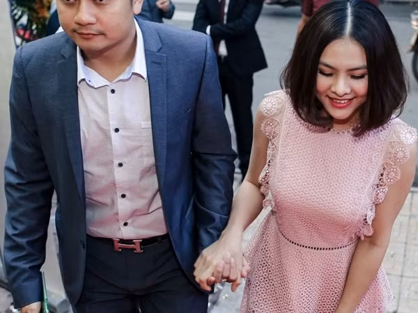 Diễn viên Vân Trang bất ngờ tái xuất, rủ chồng đi làm đẹp sau thời gian sinh con