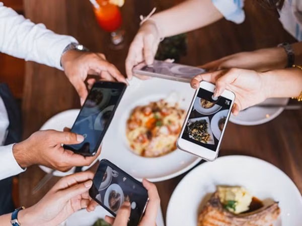 Nhà giàu Trung Quốc không thiết ăn ngon, chỉ cần check-in món ăn đẹp mắt