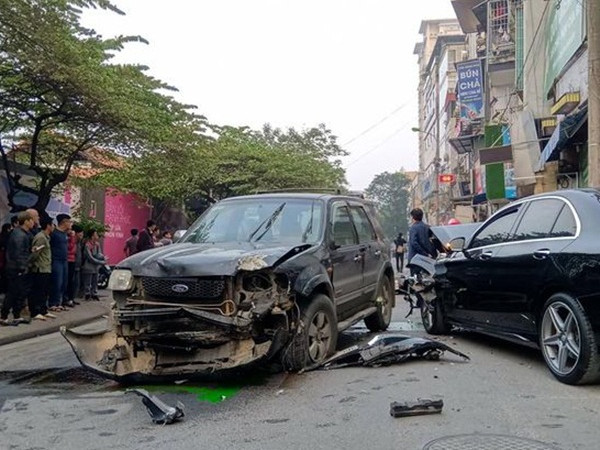 Danh tính tài xế xe Ford Escape đâm nhiều phương tiện khiến 1 phụ nữ tử vong