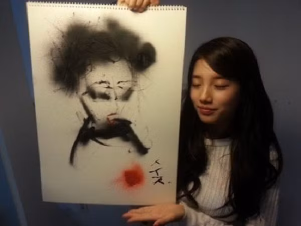 Bạn chắc chắn sẽ bất ngờ khi biết nhiều idol K-Pop còn là những họa sĩ tài ba