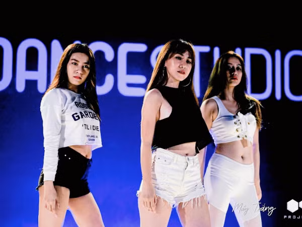 Nhóm Mây Trắng phiên bản 2019 chính thức trở lại với MV khoe vũ đạo điêu luyện