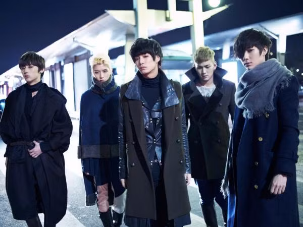 Hit cũ "Hello" của NU'EST bất ngờ leo lên vị trí No.1 nhờ... trưởng nhóm BTS?