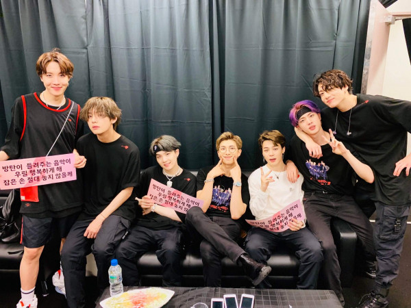 Big Hit mua lại Source Music, BTS, TXT và GFriend trở thành anh em một nhà