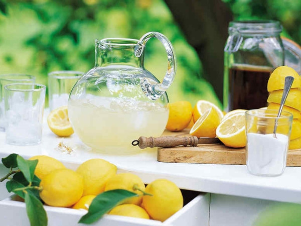 Sau khi bị cướp 200.000đ tiền bán nước chanh, cô bé thu lại được hơn 8 triệu đồng!