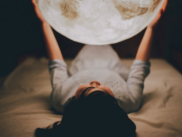 Tạm quên đèn lồng giấy kiếng đi, đèn Mặt Trăng ảo diệu sẽ "cân" hết mùa Trung thu năm nay