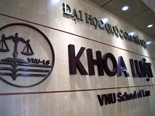 Khoa Luật - ĐH QGHN chấm dứt hợp đồng với giảng viên bị tố gạ tình