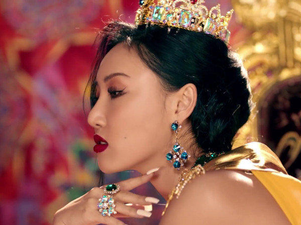 Hwasa vừa debut đã đứng đầu BXH MelOn, netizen thán phục “Lee Hyori thứ 2 đây rồi”!