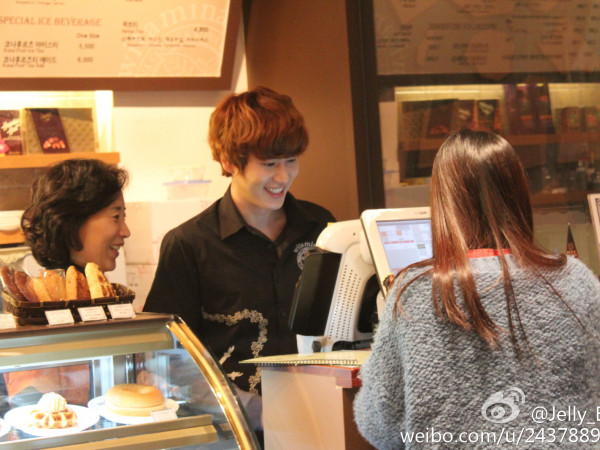 Dạo quanh Seoul ghé thăm quán xá do idol làm chủ