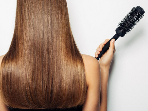 Thử kiểm tra độ chắc khỏe của tóc bạn như các chuyên gia trên tivi vẫn quảng cáo