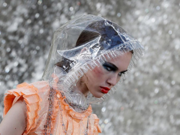 Các hãng thời trang lớn chạy theo thứ mà Park Jin Young diện từ 14 năm trước