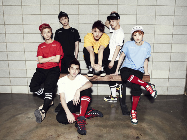 Ngỡ ngàng khi thấy clip cũ của EXO-M lên sóng, nhưng Chen và Xiumin lại bị làm mờ mặt