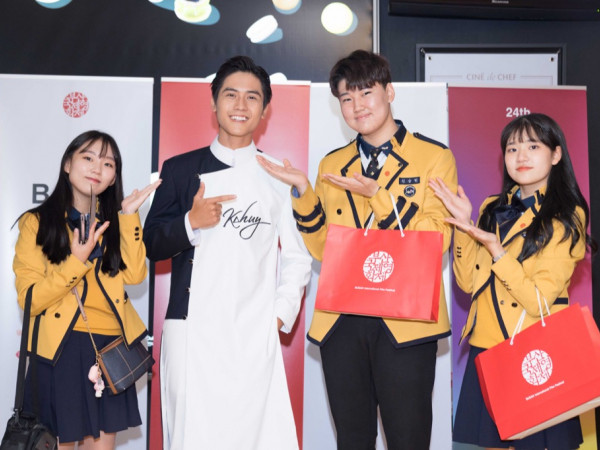 Võ Điền Gia Huy bất ngờ với tình cảm của khán giả Hàn tại buổi chiếu “Thưa mẹ con đi”