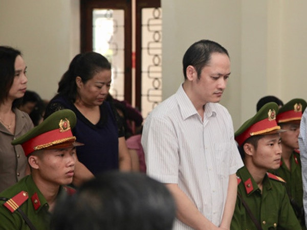 Ngay cả vợ Chủ tịch UBND tỉnh Hà Giang cũng nhắn tin nhờ nâng điểm thi