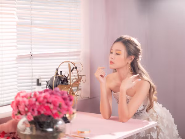 Học Midu cách mix & match đồ qua loạt trang phục "xịn hết nấc" trong MV mới