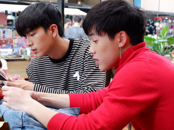 Nhìn Nonkul và James cứ khí chất ngời ngời thế này thì ai lại không “xiêu đổ”