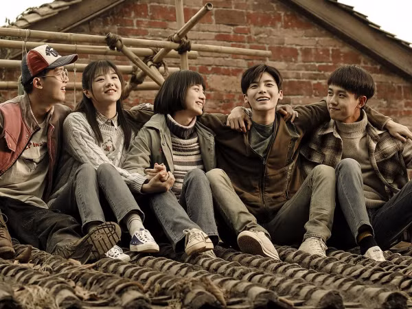 “Sống Không Dũng Cảm, Uổng Phí Thanh Xuân”: Phiên bản “Reply 1996” siêu đáng yêu của phim Hoa ngữ