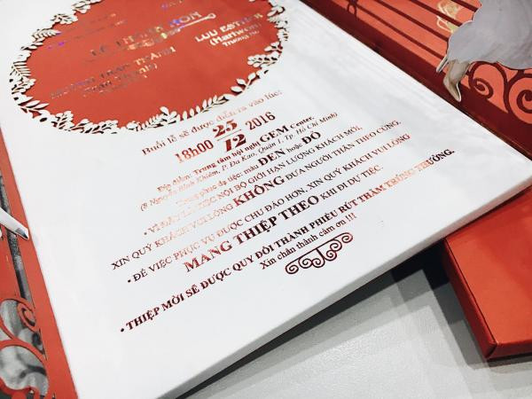 Cận cảnh thiệp mời dự đám cưới "bá đạo" của Hari Won và Trấn Thành